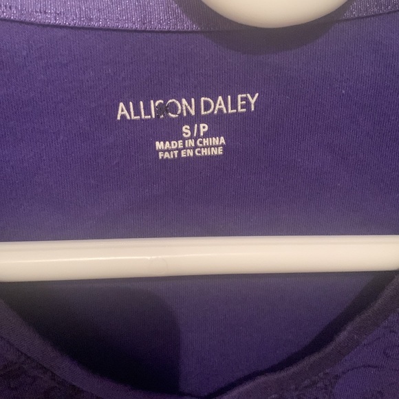 Fabulous Purple Mid Sleeve Paris Moulin Rouge Allison Daley V Neck SZ Small 😍 - Picture 3 of 7